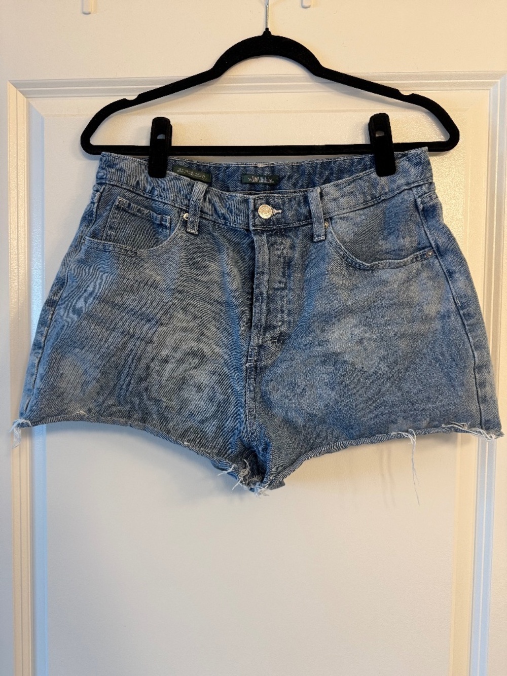 Flower pattern denim shorts